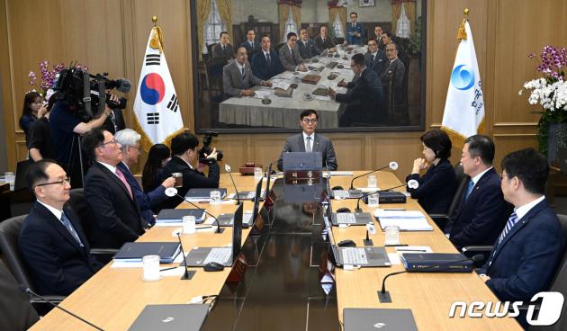 이창용 한국은행 총재가 지난달 24일 금융통화위원회를 주재하고 있다. (자료사진) /뉴스1